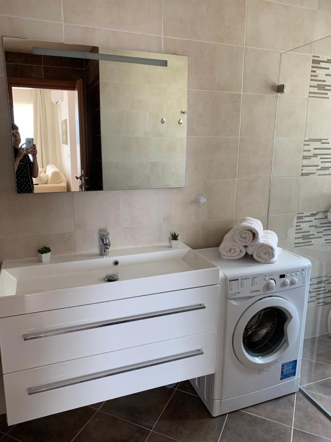 Ive Lole Ribara 38 Apartment เบชิชิ ภายนอก รูปภาพ
